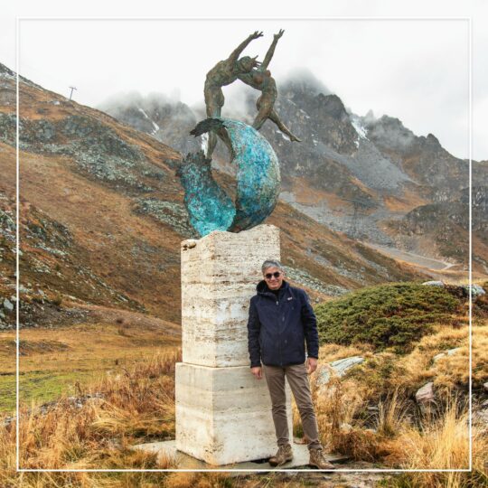 installation of Andrea Roggi's sculptures at the top of the mountains - Galeries Bartoux