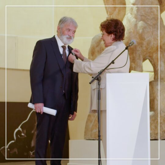 MICHEL BASSOMPIERRE PROMOTED TO THE RANK OF OFFICER OF ARTS AND LETTERS - Galeries Bartoux