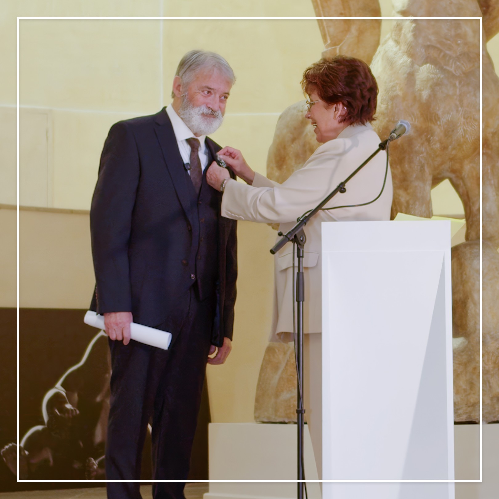 MICHEL BASSOMPIERRE PROMOTED TO THE RANK OF OFFICER OF ARTS AND LETTERS - Galeries Bartoux