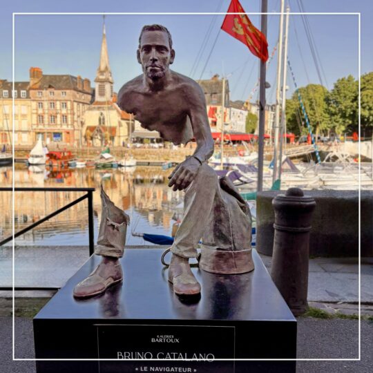 BRUNO CATALANO'S TRAVELERS LAND IN HONFLEUR - Galeries Bartoux