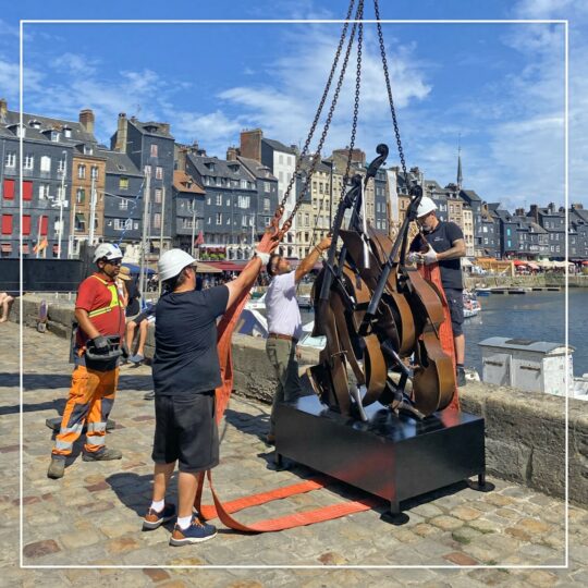 Les sculptures d'Arman investissent Honfleur - Galeries Bartoux